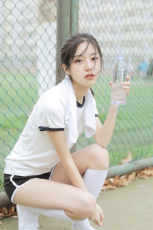 每走一步就故意顶一下